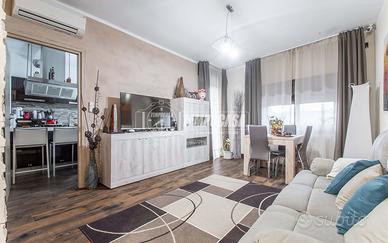 QUADRILOCALE CON BOX E CANTINA