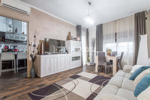 QUADRILOCALE CON BOX E CANTINA