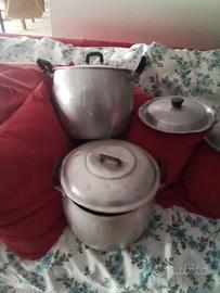 2 pentole alluminio anni 60 più 4 coperchi