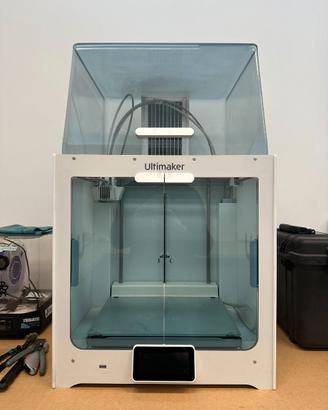 Stampante 3D Ultimaker S5 + Air Manager