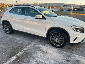 Mercedes GLA 220