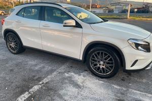 Mercedes GLA 220