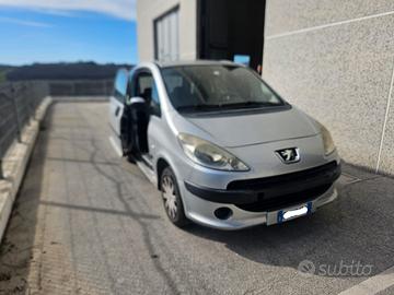 Peugeot 1007 Happy 1.4 HDI 70CV