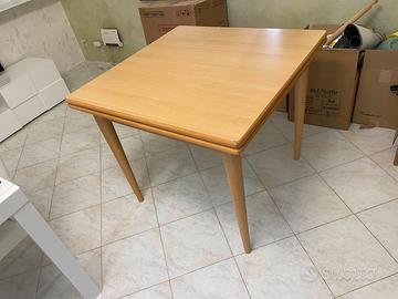 Tavolo in legno + 4 sedie da salone