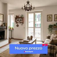 STABILE INDIPENDENTE CON PANORAMI SULLE COLLINE