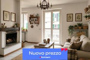 STABILE INDIPENDENTE CON PANORAMI SULLE COLLINE