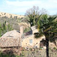 Casale in frazione Montesicuro