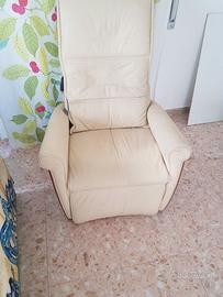 DUE-POLTRONE-RELAX-MASSAGG.-ELETTRICA IN PELLE