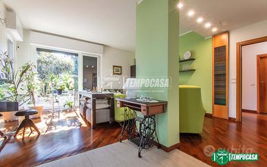 IN RESIDENCE CON PISCINA E TENNIS, MODERNA VILLA S