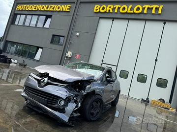 RENAULT CLIO per ricambi usati H4BA4