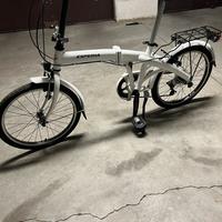 Bici pieghevole bianca con cambio shimano