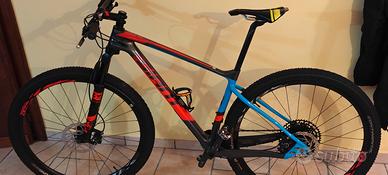 MTB Giant Advanced 29" carbonio