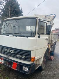 Iveco 110-14 ribaltabile con gru