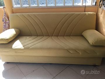 divano letto a una piazza  