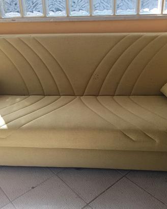 divano letto a una piazza  