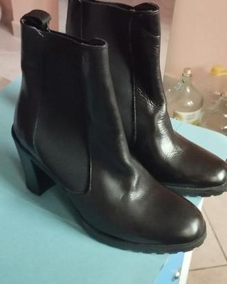 Stivali da donna colore nero misura 39