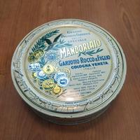 Scatola di latta Mandorlato