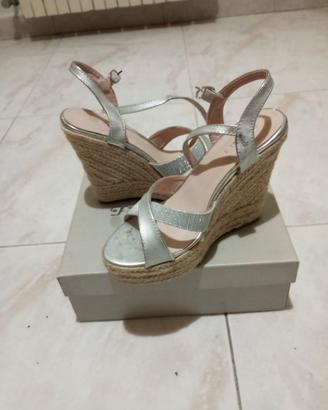 Vari modelli di scarpe 
