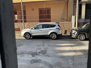 Auto FORD KUGA TITANIUM