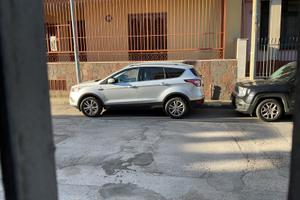 Auto FORD KUGA TITANIUM