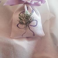 lavanda essiccata in sacchetti