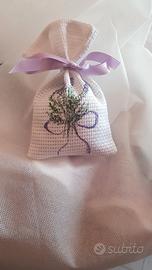 lavanda essiccata in sacchetti
