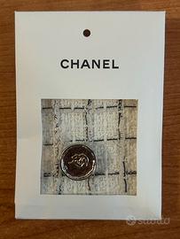 bottone oroginale Chanel con campione in tessuto