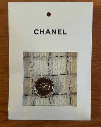 bottone oroginale Chanel con campione in tessuto