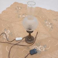 Lampada in ottone e vetro satinato