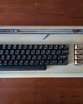 Commodore VIC-20 Bundle Vintage + Giochi