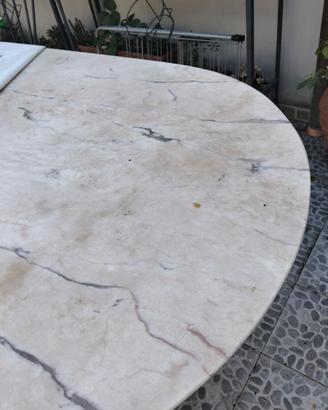 Tavolo di marmo  con base in ferro battuto