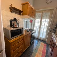 Cucina ,lavastoviglie, lavello e macchina del gas