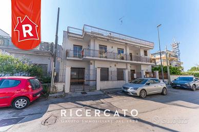 Casa indipendente di 500 m² con più di 5 locali a 