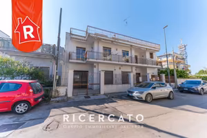 Casa indipendente di 500 m² con più di 5 locali a 