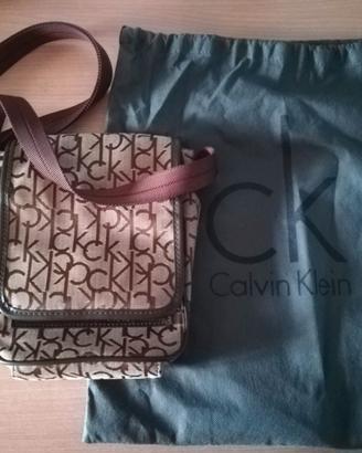 Borsello Calvin Klein uomo kaki