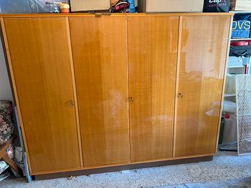 Armadio vintage ‘60/70 in legno capiente