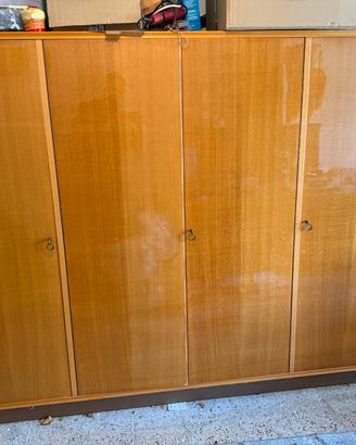 Armadio vintage ‘60/70 in legno capiente