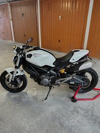 Ducati Monster 696  2011