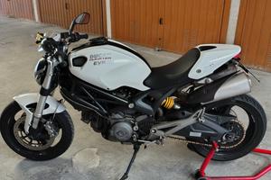 Ducati Monster 696  2011