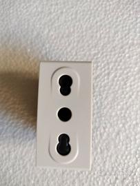 presa bivalente Ticino light N4180