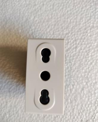 presa bivalente Ticino light N4180