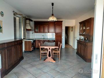 Casa bifamiliare completamente indipendente