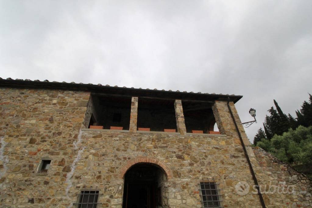 Rustico / Casale di 20500 m² con più di 5 locali a - Vista 5