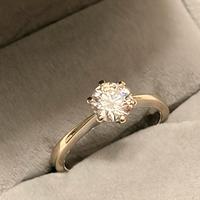 Anello solitario in oro 18kt 0,95ct