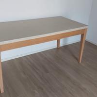 Tavolo da pranzo in legno e laminato