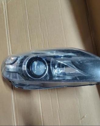 Fanale anteriore destro Volvo V40 xenon 