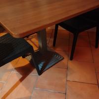 tavoli con piede centrale in ferro 