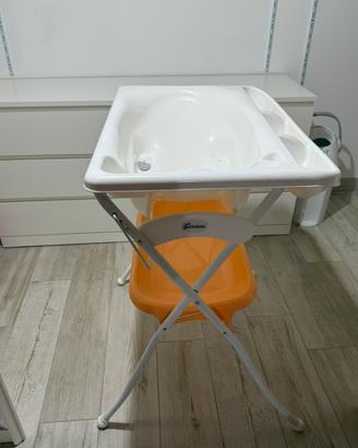 Fasciatoio con vaschetta bagnetto pieghevole