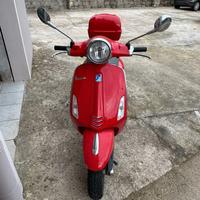 Vespa Primavera 50 rossa anno 2015