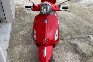 Vespa Primavera 50 rossa anno 2015